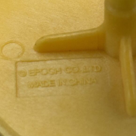 Sylvanian Families Calico Critters Yellow Table 2 Chairs Replacement Toy Parts - Picture 9 of 10